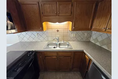 15 Collwood Court, Greensboro, NC 27409 - Photo 2