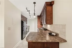 1514 Benjamin Pkwy, Greensboro, NC 27408 - Photo 6