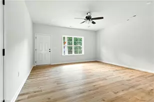 458 Sanford Ave, Mocksville, NC 27028 - Photo 4
