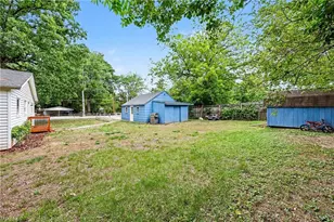 2201 Edgewood Dr, High Point, NC 27262 - Photo 16