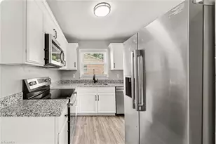 2316 Larkspur Dr, Greensboro, NC 27405 - Photo 10
