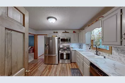 859 Lakeview Drive, Thomasville, NC 27360 - Photo 16