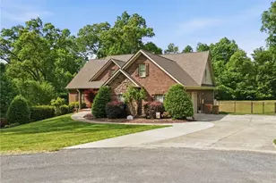 1053 Terrace Dr, Lexington, NC 27295 - Photo 2