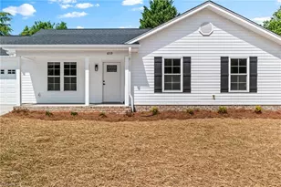 859 W Lee Ave, Yadkinville, NC 27055 - Photo 1
