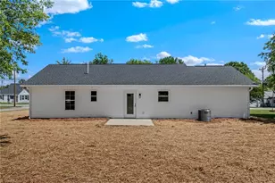 859 W Lee Ave, Yadkinville, NC 27055 - Photo 32