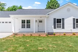 859 W Lee Ave, Yadkinville, NC 27055 - Photo 2