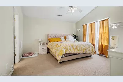 4293 Youngstown Drive, Greensboro, NC 27405 - Photo 12