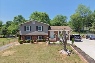 202 Harvest Dr, King, NC 27021 - Photo 2