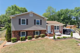 202 Harvest Dr, King, NC 27021 - Photo 4