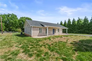 807 Silver Dapple Ln, Kernersville, NC 27284 - Photo 2