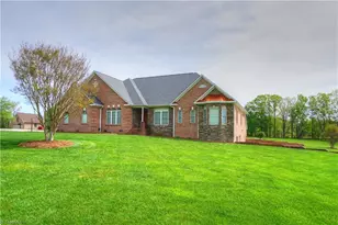 124 Will Taylor Ln, Winston-Salem, NC 27107 - Photo 2