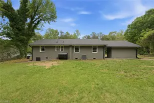 633 Atwater Rd, Burlington, NC 27217 - Photo 6