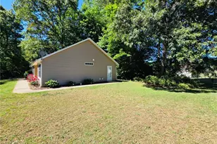 246 Eaglewood Ln, Winston-Salem, NC 27127 - Photo 4