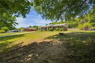 8933 Ambridge Dr, Kernersville, NC 27284 - Photo 4