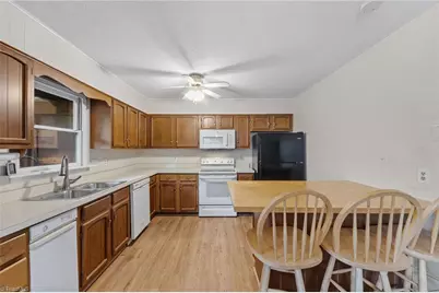 2513 Cottage Place, Greensboro, NC 27455 - Photo 12