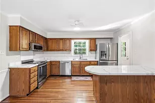 5792 Drake Rd, Greensboro, NC 27406 - Photo 12