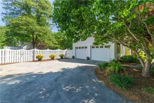 325 Creekside Dr, High Point, NC 27265 - Photo 36