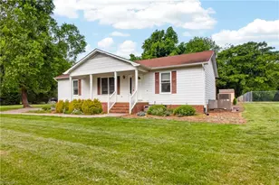 3701 Mulberry Ln, High Point, NC 27262 - Photo 4