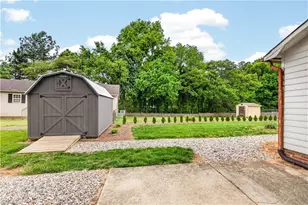 3701 Mulberry Ln, High Point, NC 27262 - Photo 2