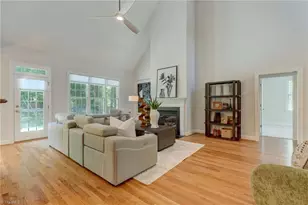 1827 Crossroads Dr, Greensboro, NC 27455 - Photo 6