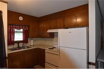 426 S Shore Drive, Lexington, NC 27292 - Photo 2
