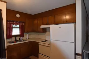 426 S Shore Dr, Lexington, NC 27292 - Photo 2