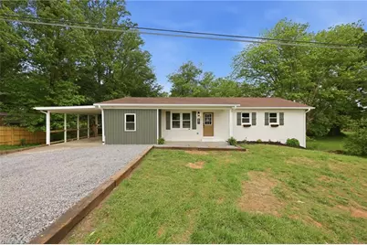 601 Gillespie Street, Dobson, NC 27017 - Photo 2