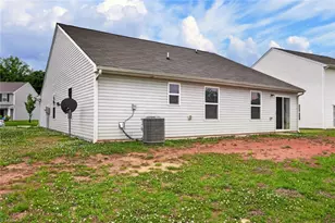 2112 Briar Run Dr, Greensboro, NC 27405 - Photo 28