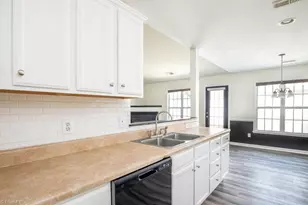 672 Chas Ct, High Point, NC 27265 - Photo 4