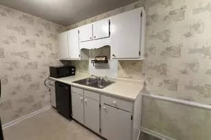 5611 Hornaday Rd, Greensboro, NC 27409 - Photo 12