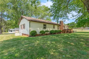 154 Meadowview Rd, Mocksville, NC 27028 - Photo 2