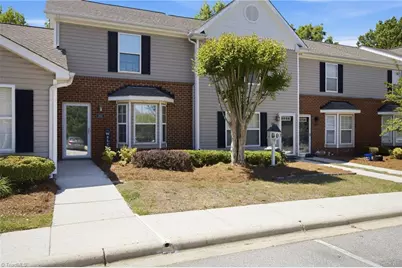 302 Carrington Lane, Thomasville, NC 27360 - Photo 2