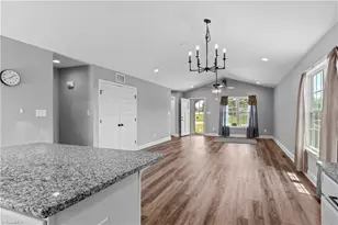 100 Hillside Dr, Thomasville, NC 27360 - Photo 10