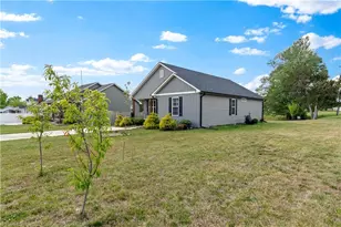 100 Hillside Dr, Thomasville, NC 27360 - Photo 2