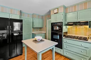 2109 Medford Ln, Greensboro, NC 27408 - Photo 12