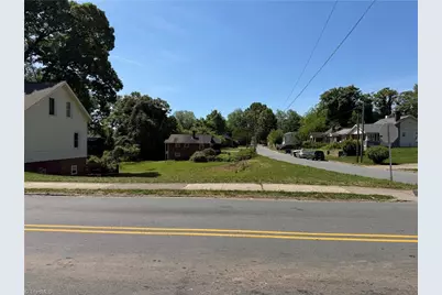 2423 N Dunleith Avenue, Winston-Salem, NC 27105 - Photo 2