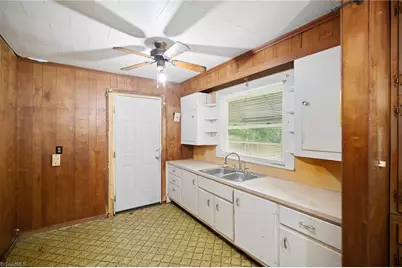 129 W Finch Avenue, Denton, NC 27239 - Photo 4