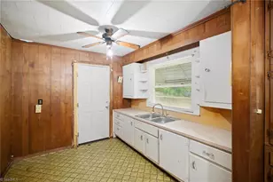 129 W Finch Ave, Denton, NC 27239 - Photo 4