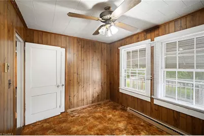 129 W Finch Avenue, Denton, NC 27239 - Photo 8