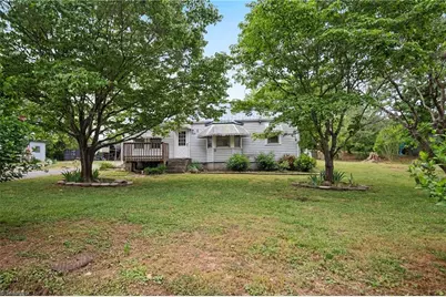 129 W Finch Avenue, Denton, NC 27239 - Photo 2