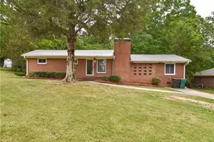 515 Manor Dr, High Point, NC 27260 - Photo 1