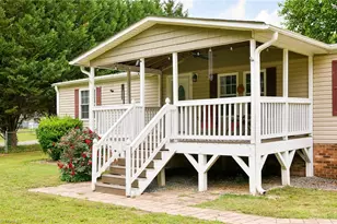 1007 High Rock Shores Dr, Lexington, NC 27292 - Photo 2