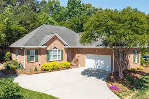 128 Oakmont Dr, Kernersville, NC 27284 - Photo 1