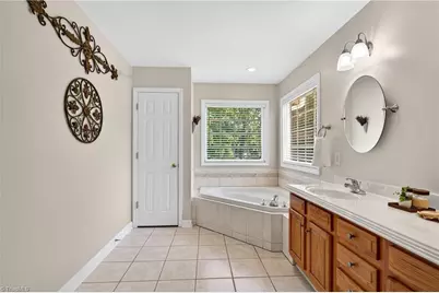 6014 Evelyn Lane, Pleasant Garden, NC 27313 - Photo 16