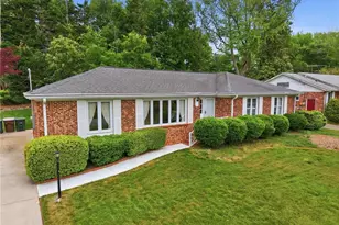 3420 Glouchester Ln, Greensboro, NC 27410 - Photo 2