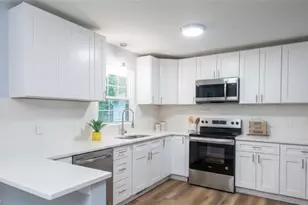 1703 Gracewood Dr, Greensboro, NC 27408 - Photo 10