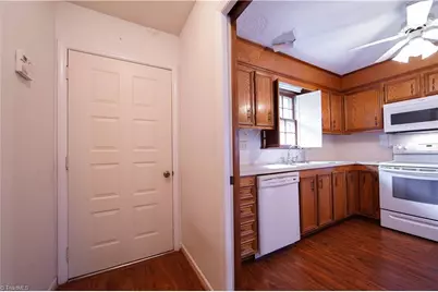136 Chrisfield Circle, Winston-Salem, NC 27104 - Photo 4