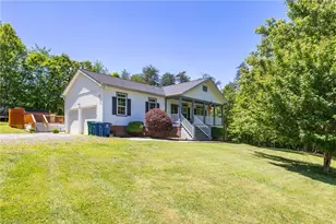 272 Victoria Cir, Madison, NC 27025 - Photo 2