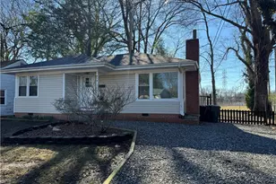 813 Idlewood Dr, Greensboro, NC 27408 - Photo 2