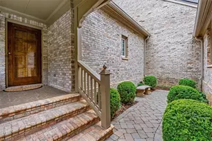 30 Sturbridge Ln, Greensboro, NC 27408 - Photo 2